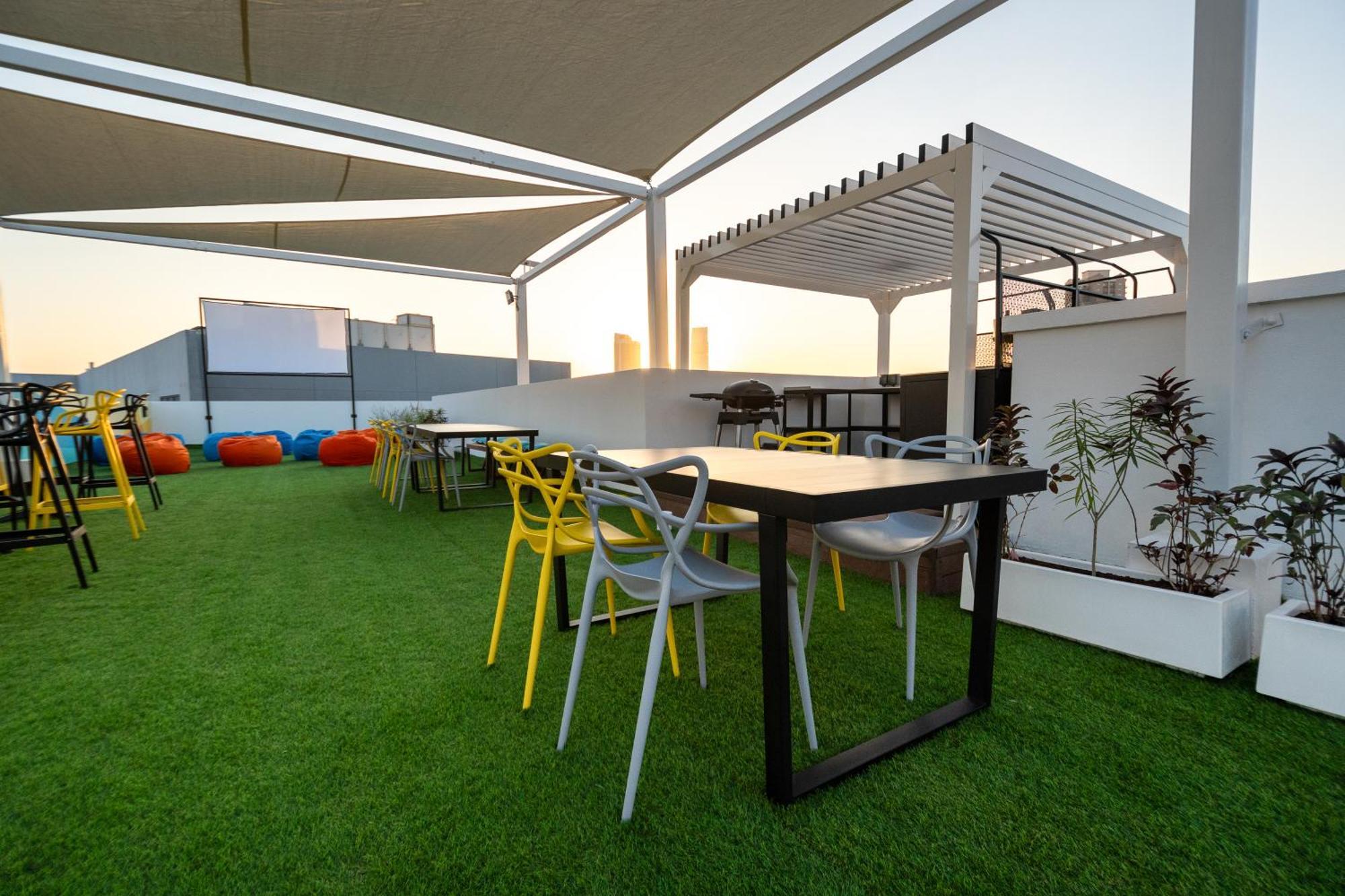 Aparthotel Izzzi Life Mint Dubai Exterior foto